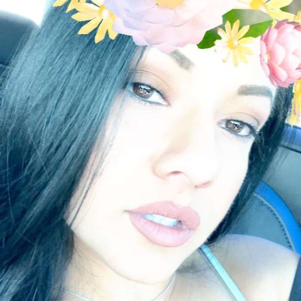 Meet your Posher, Yesenia